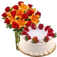 Send Rakhi Gifts to India with 1 Kg Strawberry Cakes to India from 5 Star Bakery